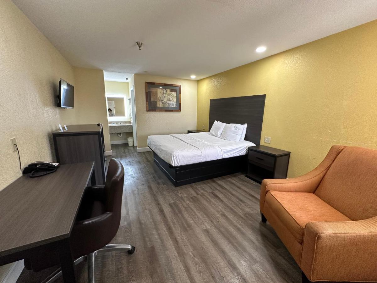 Rodeway Inn & Suites Hwy 290 Nw Houston Extérieur photo